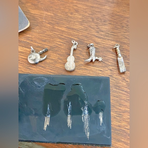 4 Vintage Southwest theme Pendant Charms including Guitar, Cowboy Boot, & Pipe - Picture 15 of 16